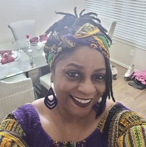 Meet your Posher, Cynthia